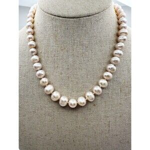 8-9mm Freshwater Pearl Hand Knotted Necklace 16.5”